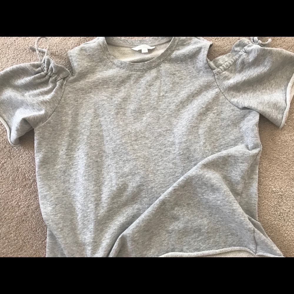 Cold shoulder sweatshirt short sleeve top